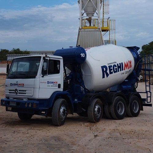 Caminhão betoneira da Reghimix